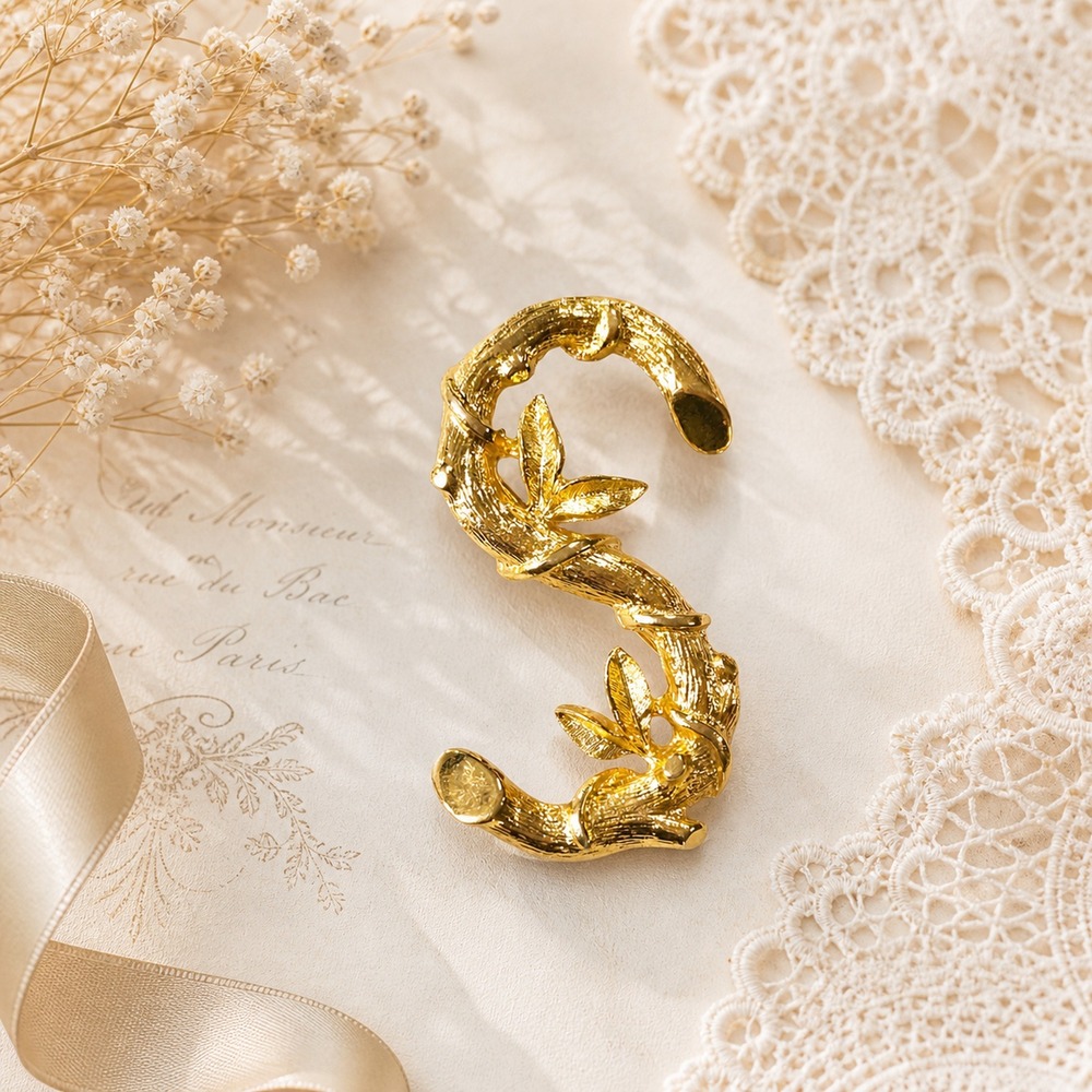 Sarah Coventry Vine Wreath Brooch Gold Tone Botanical Twig Leaf Pin Vintage